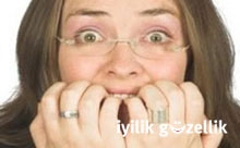 Psikolojisi bozulan tırnak yiyor!